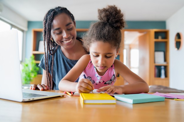 Elementos de seguridad a considerar en una vivienda cuando hay niños