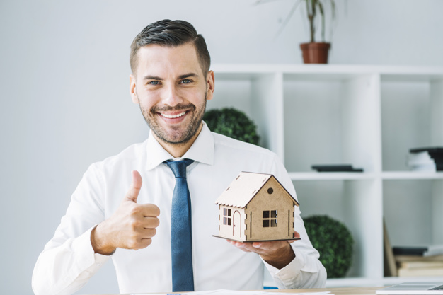 Por qué contratar los servicios de un asesor inmobiliario