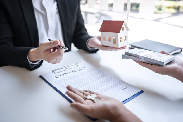 ¿Qué debo saber antes de comprar mi primera casa?