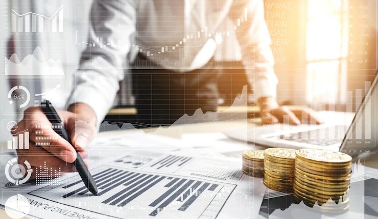 ¿De qué se trata la teoría de un mercado eficiente?